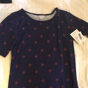 BNWT Lularoe Gigi Top. Size L but it fits like a M